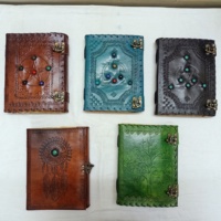 Carnets A5 personnalisés en cuir et tissu gaufré avec pierres précieuses, thèmes Wicca et occultisme celtique, papiers vieillis à bords festonnés
