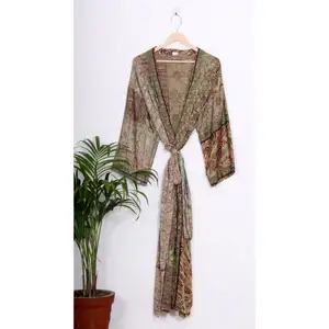 Kimono en soie indien Sari Festival Robe Kimono en soie Sari Vêtements pour femmes Bohème Saint Valentin Cadeau Salon japonais Robe florale