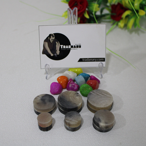 Botón de cuerno natural de alta calidad, botones de ropa de Color blanco en blanco para camisa, abrigo, suéter, diseño tradicional Circular Flatback - Product Image 1