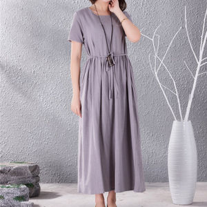 Nouvelle arrivée 2026, robe en lin pour femme, tendance, design tendance, couleur grise, tissu crêpe, col rond, manches courtes, longueur au sol - Product Image 1