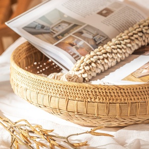 Elegante bandeja redonda vintage de ratán y bambú para servir bandejas de desayuno tejidas a mano para almacenamiento decorativo en el hogar - Product Image 2