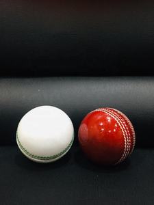 Venta al por mayor logotipo personalizado de cuatro piezas de construcción Cricket bola dura cuero cromado cosido a máquina - Product Image 4