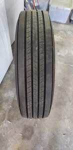 Neumáticos Radiales para Camiones de Minería de Servicio Pesado DC Howo 155/70R13 11r22.5, Neumáticos TBR con Cámara de Aire en Venta - Product Image 4