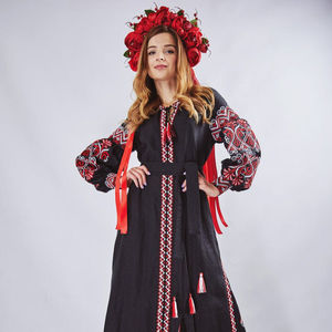 Costumes traditionnels ukrainiens pour femmes, robes ukrainiennes élégantes blanches, broderies ukrainiennes, broderies pour robe de mariée - Product Image 1