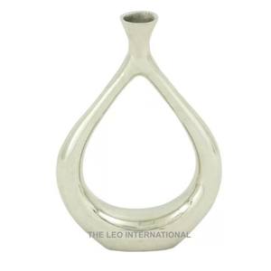 Floreros de Metal Modernos Diseñados para Exhibir Flores Frescas o Elementos Decorativos de Forma Elegante y Duradera - Product Image 2