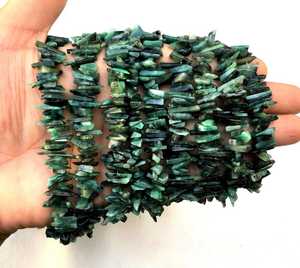 Pierres précieuses émeraude naturelles lisses non coupées perles de puces DIY collier bébé pendentif fabrication de bijoux en gros - Product Image 6