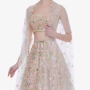 Heavy Party Wear Lehenga Choli para mujeres con elegante diseño tradicional perfecto para funciones nupciales recepciones y ocasiones - Product Image 1