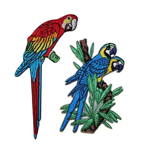 Заказной красочный алый попугай аппликация вышивка патч