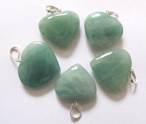Supplier of Green <b>Aventurine</b> Hearts Pendants : Green <b>Aventurine</b> Hearts Pendants for Sale - Product Image 1