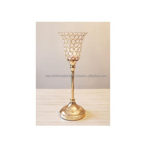 Bougeoir votif en cristal plaqué or Lanterne élégante en métal pour la décoration intérieure ou un usage religieux - Product Image 1