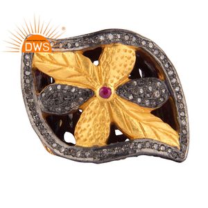 Proveedor de anillo de diseño Vintage de flor pavimentada de diamante fabricante de joyería fina de plata chapada en oro amarillo de Ley 925 - Product Image 1