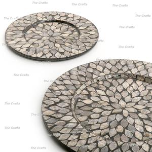 Ensemble de 2 assiettes en bois et nacre pour le mariage et le restaurant - Product Image 2