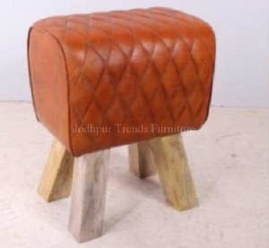 Taburete de diseñador Jodhpur de estilo europeo vintage y cuero antiguo otomano en cuero vintage auténtico - Product Image 1