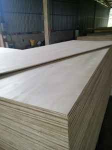 Okume Styrax de fabrication vietnamienne 9mm contreplaqué de peuplier marin à face filmée WBP colle visage moderne pour les décorations d'hôtel en plein air - Product Image 3