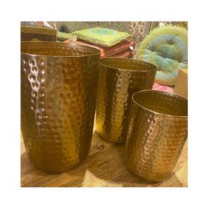 Ensemble de taille différente de trois jardinières en aluminium martelé pour accessoires de décoration de jardin - Product Image 3