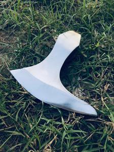 Hacha Industrial HC 5160 Hecha a Mano con Acero con Alto Contenido de Carbono, Filo de Corte de 5 Pulgadas, Mango de Madera de Nogal Americano, Longitud Total de 9 Pulgadas, para Exteriores - Product Image 2