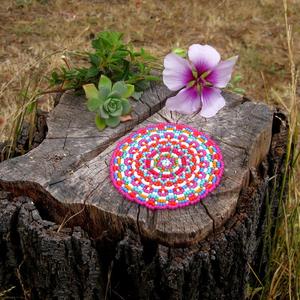 Posavasos de Cuentas Rosas Hecho a Mano con Amor - Product Image 1