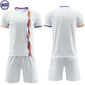 Nouveau design personnalisé sublimé respirant 100% ensembles d'uniformes de football en polyester de haute qualité au meilleur prix - Product Image 3