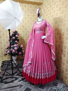 Ropa de fiesta informal de último diseñador con trabajo de bordado pesado Botones adicionales Cuello Botón Potli Nuevo aspecto de Almuerzo - Product Image 2