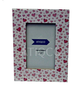 Elegante marco de fotos de resina de corazones rojos con borde de madera de acacia para mostrar a sus seres queridos - Product Image 1