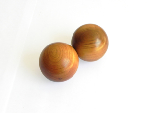 Collar clásico de cuentas de sándalo para hombres y mujeres 108 cuentas de madera con meditación de aroma suave - Product Image 1