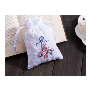 Quang Thanh Broderie 100% Coton Sachet Sacs Lavande Broderie avec Point De Croix Technique pour Souvenirs-QTN23 - Product Image 1