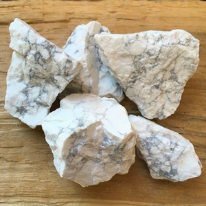 Pierres de howlite de haute qualité en gros, pierres précieuses blanches naturelles - Product Image 1