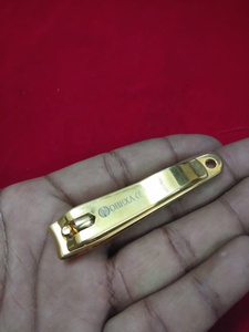 Cortauñas Profesional Obexa de Acero Inoxidable Quirúrgico con Acabado Espejo Dorado, Pequeño Cortador de Cutículas Plegable para Uñas - Product Image 6