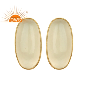 Pendientes de tuerca con bisel ovalado de GEMA de calcedonia blanca Natural, joyería de plata de ley 925, pendiente de tuerca chapado en oro de 14k, venta al por mayor - Product Image 1