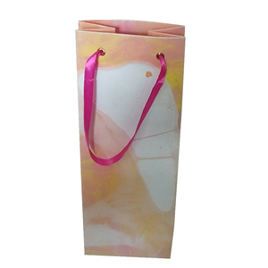 Bolsa de papel Kraft impresa para embalaje de regalo bolsa de papel portabotellas de vino con asa de mano bolsas de papel hechas a mano personalizadas - Product Image 1