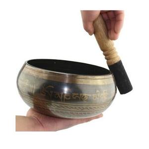 Bol chantant tibétain en laiton pour la méditation et la guérison, avec maillet en bois, couleur noir et or, à prix abordable - Product Image 1