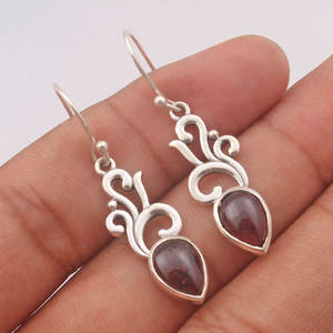 Magnifiques boucles d'oreilles pendantes en argent sterling 925 avec grenat rouge pour femmes, cadeau pour elle, fournisseur de bijoux faits à la main en gros - Product Image 2