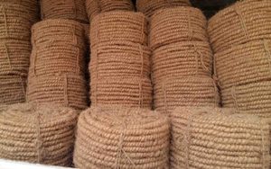 Tapis en fibre de noix de coco entièrement tissé à partir de fibres de coquille motif brut par Mme Thao - Product Image 4