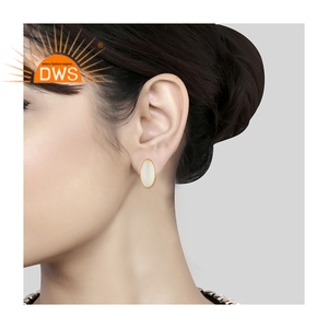 Pendientes de tuerca con bisel ovalado de GEMA de calcedonia blanca Natural, joyería de plata de ley 925, pendiente de tuerca chapado en oro de 14k, venta al por mayor - Product Image 4