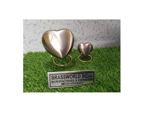 Cœur en laiton gravé sur le support de cœur, fournitures de four d'urn souvenir, brasworld inde - Product Image 1