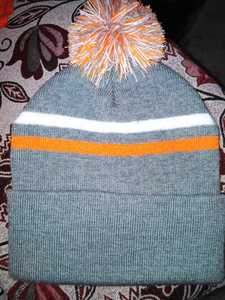 Bonnet d'hiver en acrylique 100% tricoté sur mesure - Product Image 3