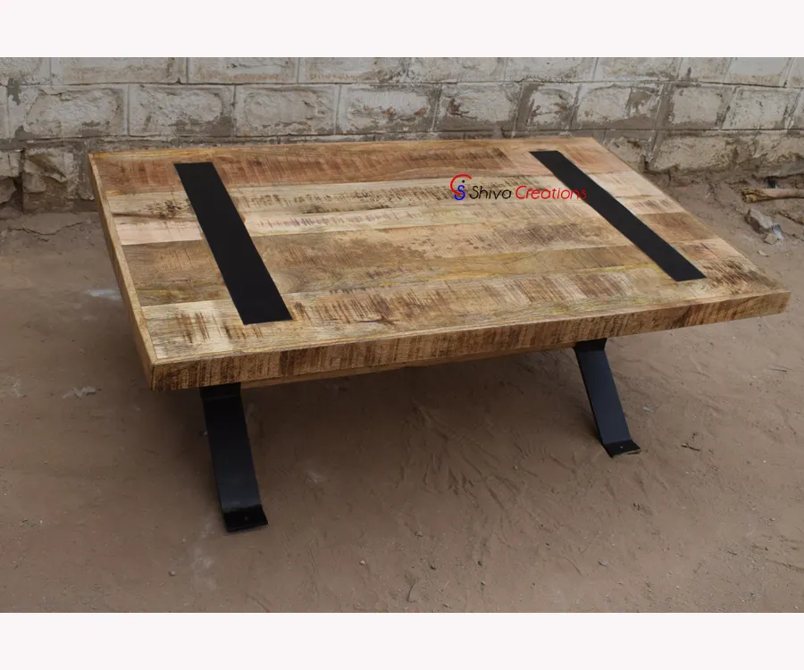 Журнальный столик с железными металлическими ножками из грубой древесины манго