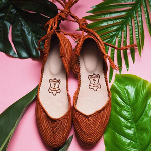 Chaussures en raphia Jasmine, fabriquées à la main, le bonheur au bout des pieds - Product Image 1