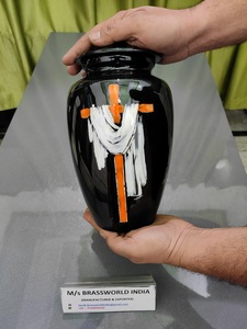 Urne funéraire en aluminium peint à la main pour adultes en Inde - Product Image 4