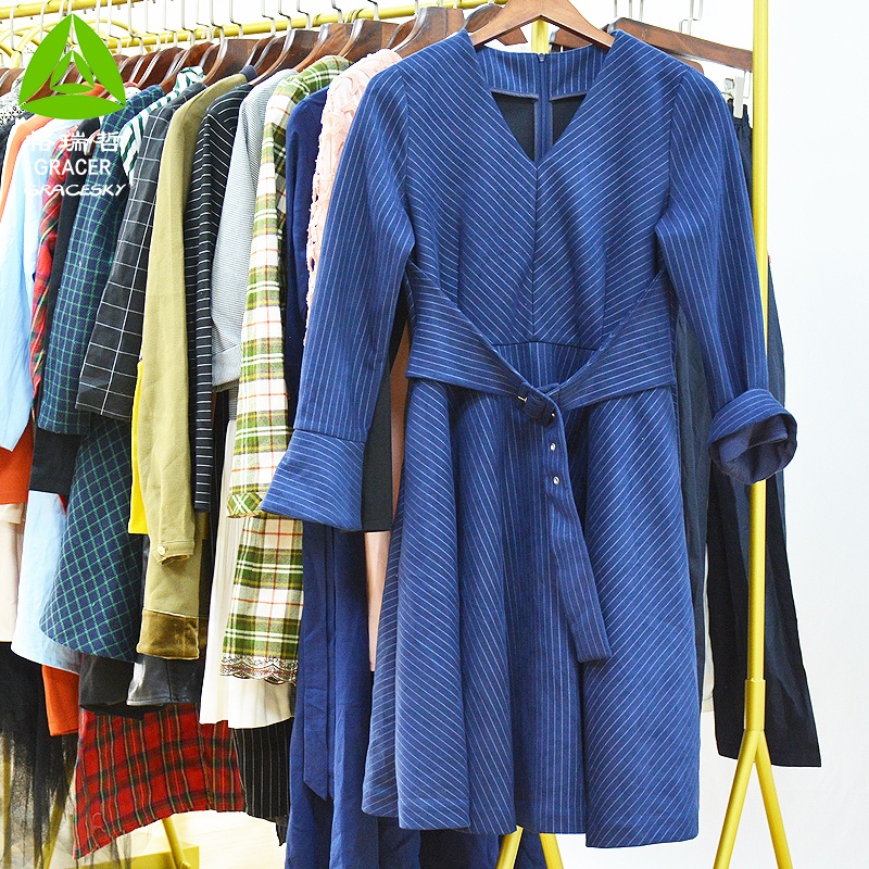 Vêtements d'occasion en balles d'Italie Vente en gros et vintage