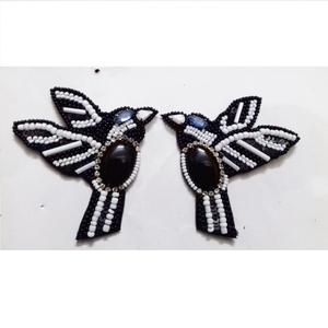 Pendientes Bordados con Cuentas de Semillas de la India, Pendientes Hechos a Mano para Mujeres y Niñas, Diseño de Loro - Product Image 3