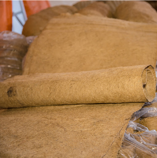 สีน้ำตาล