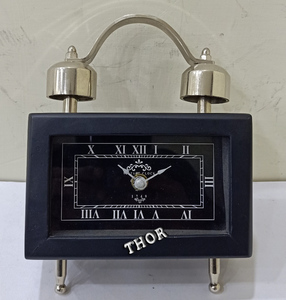 Horloge de table de bureau de style nautique avec motif mural en quartz à base de métal noir en bois chromé pour décor de salon - Product Image 6