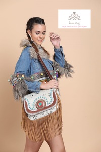 Sac à bandoulière vintage en cuir véritable pour femme KAMARVY, fait main, avec panneaux brodés, fermeture éclair, doublure en coton et pompon - Product Image 3