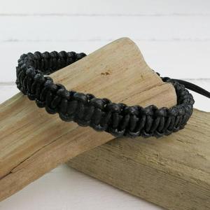 สร้อยข้อมือแห่งมิตรภาพแบบถักความสุขที่ทำด้วยมือ - Product Image 1
