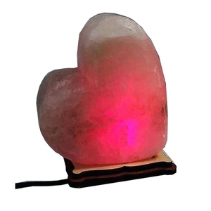 Hermosa lámpara USB en forma de corazón Sal natural y Himalaya tallada en estilo Feng Shui Regalo para aliviar el estrés por Sian Enterprises - Product Image 2