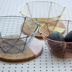 Panier en fil de fer plaqué or conçu sur mesure Article promotionnel en métal écologique pour les fêtes de taille standard de forme de vêtements - Product Image 4