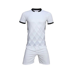 Uniformes de fútbol personalizados de alta calidad para adultos, kit de equipo de poliéster verde con estilo duradero con impresión de nombre, nuevos conjuntos de tendencia - Product Image 2