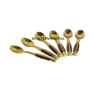 Juego de cucharas de diseño clásico chapado en oro para el hogar Juego de mesa de seis cucharas con mango Juego de cucharas doradas de diseñador de alta calidad - Product Image 1