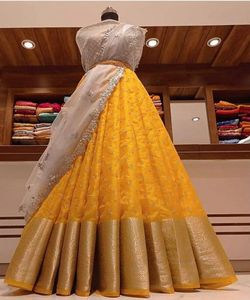 Diseñador pesado indio Lehenga Choli con blusa Ropa de fiesta Precio al por mayor Fabricación de prendas étnicas Mercado textil Surat étnico - Product Image 5